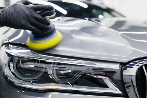 Poliranje automobila