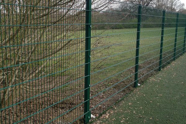 Postavite žičanu ogradu