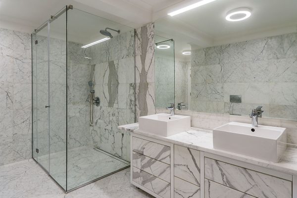 Tuš kada obložena pločicama