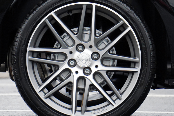 Bojanje aluminijskih felgi sprejem