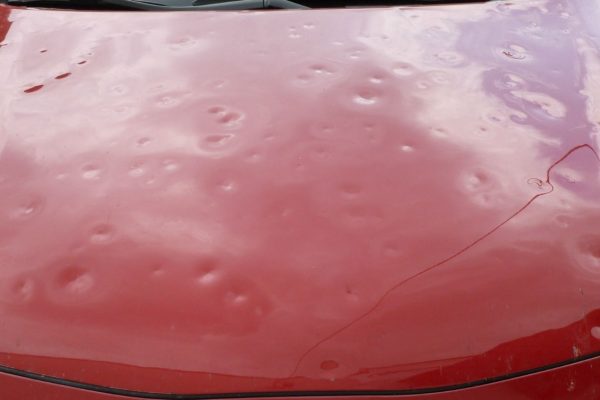 Ispravljanje udubljenja na automobilu