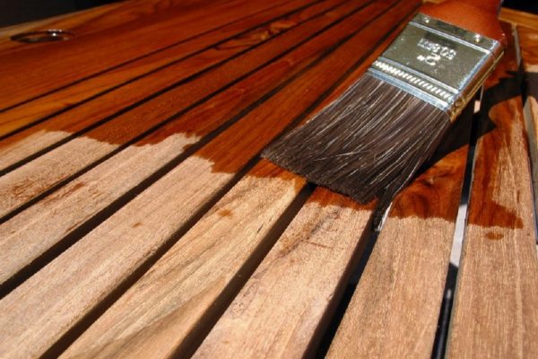 Lakiranje drvenih predmeta