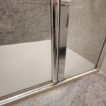 Voda curi između vrata i panta